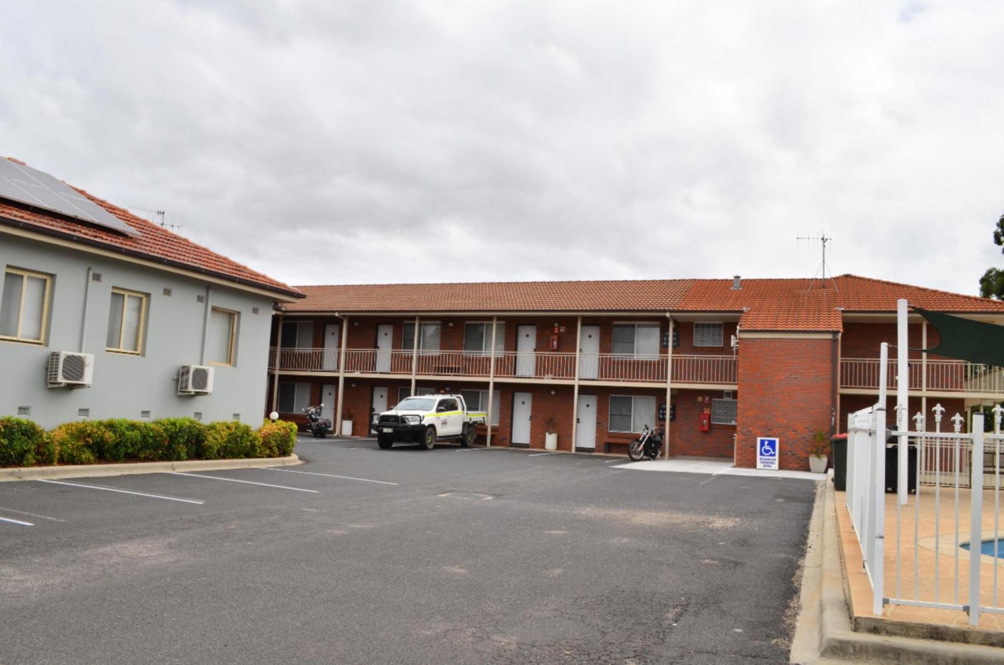 Bathurst Motor Inn Exterior photo